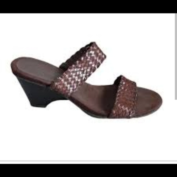 Liz Claiborne sandals NEW IN BOX - Picture 1 of 9